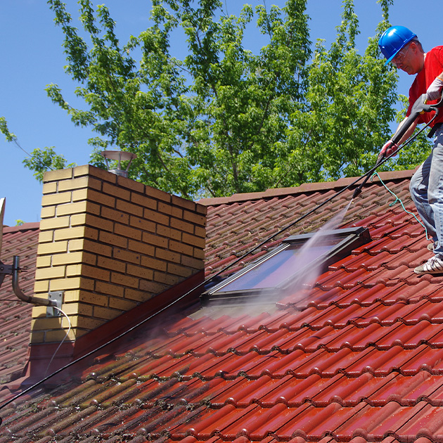 Nettoyage et démoussage de toiture à Noisy-le-Grand (93160) en Seine-Saint-Denis (93)
