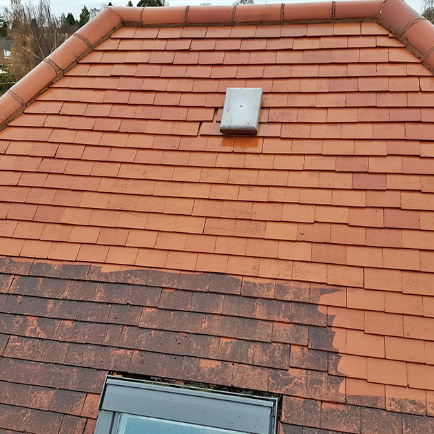 Démoussage de couverture à Noisy-le-Grand (93160) en Seine-Saint-Denis (93)